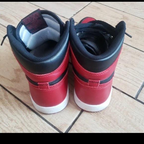 Air Jordan 1 Retro OG "Banned" 2016 - Picture 7 of 11